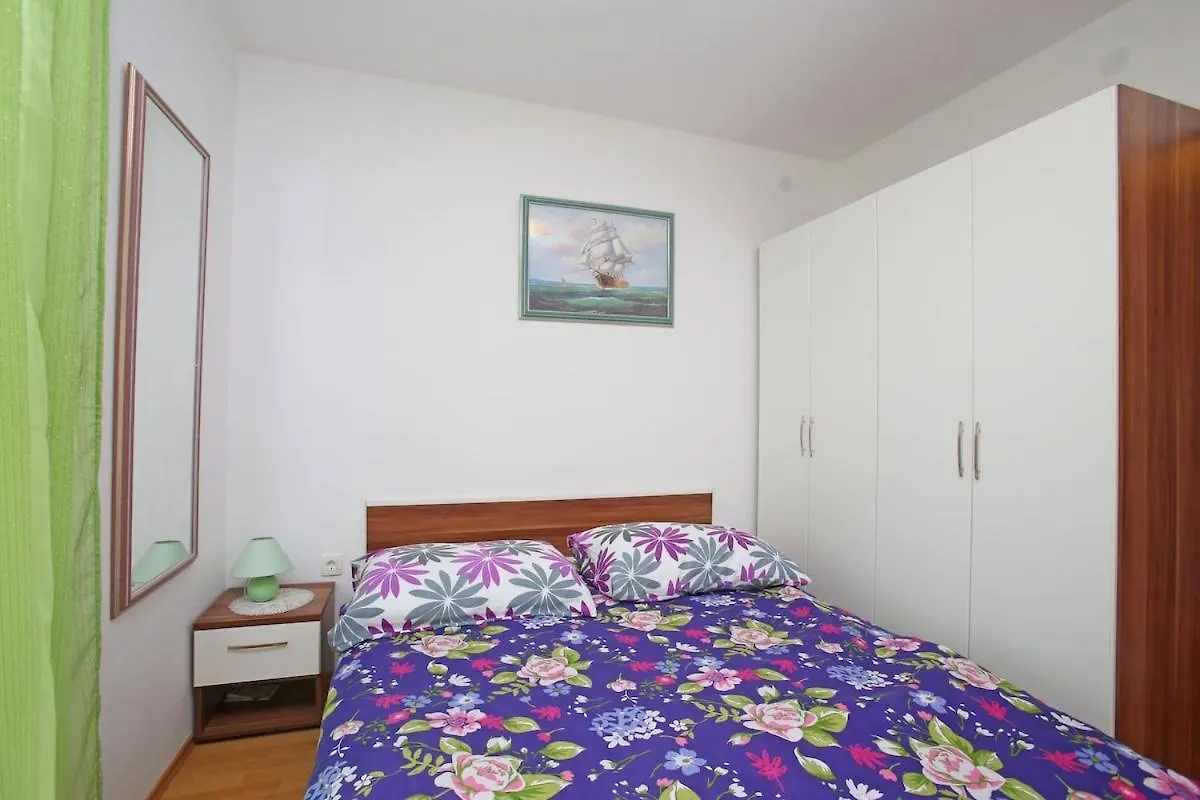 App For 5 Persons, Big Terrace, 2 Bdr, 299 Apartment Rabac