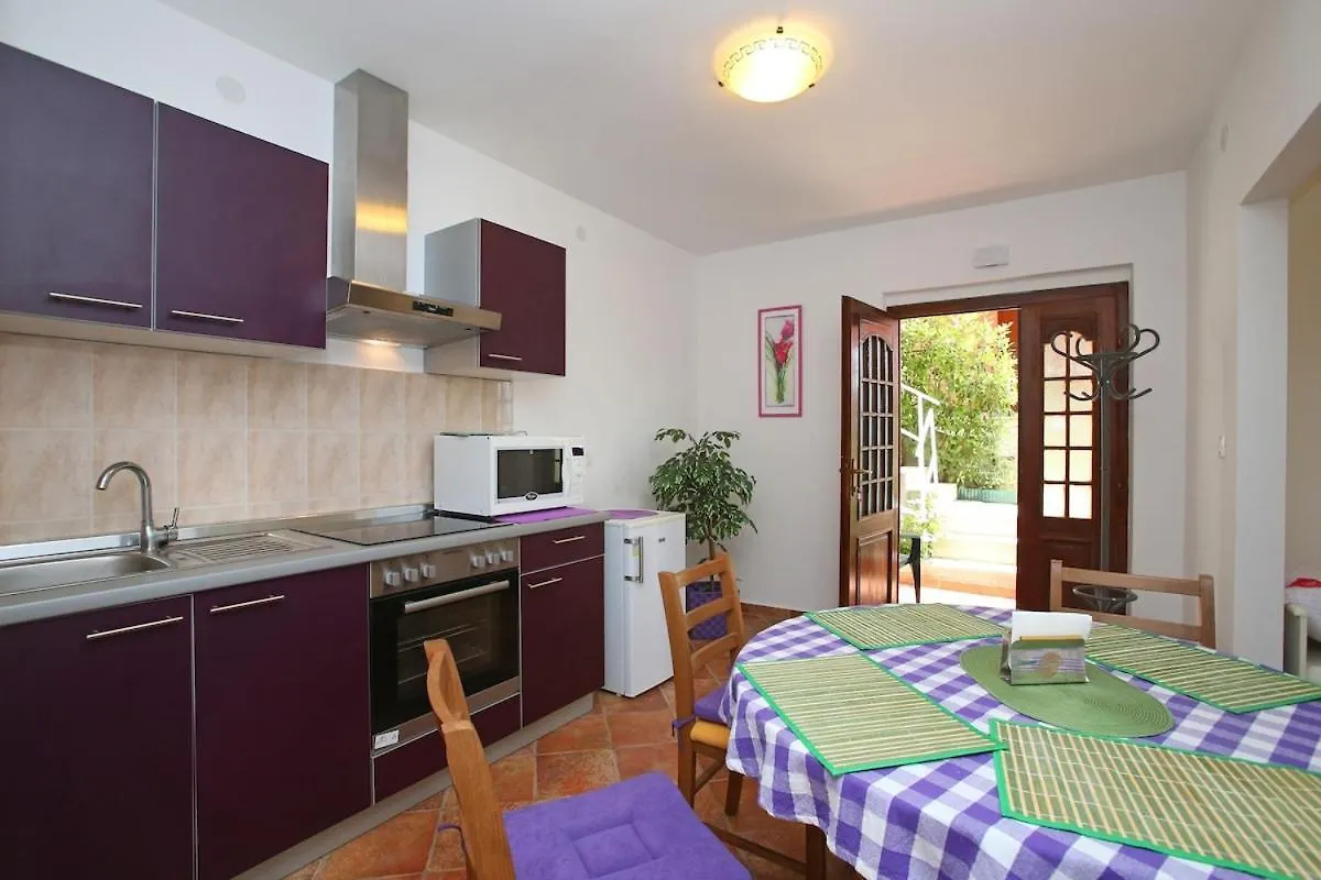 App For 5 Persons, Big Terrace, 2 Bdr, 299 Apartment Rabac