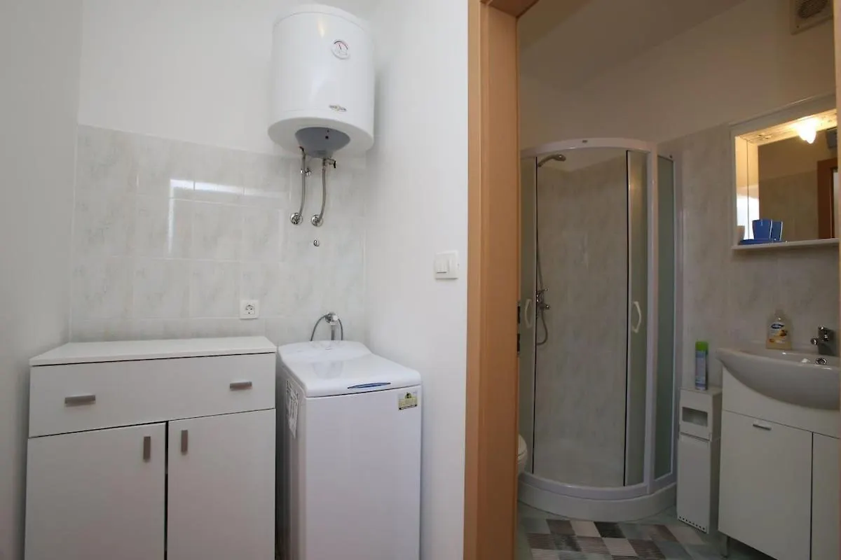 App For 5 Persons, Big Terrace, 2 Bdr, 299 Apartment Rabac