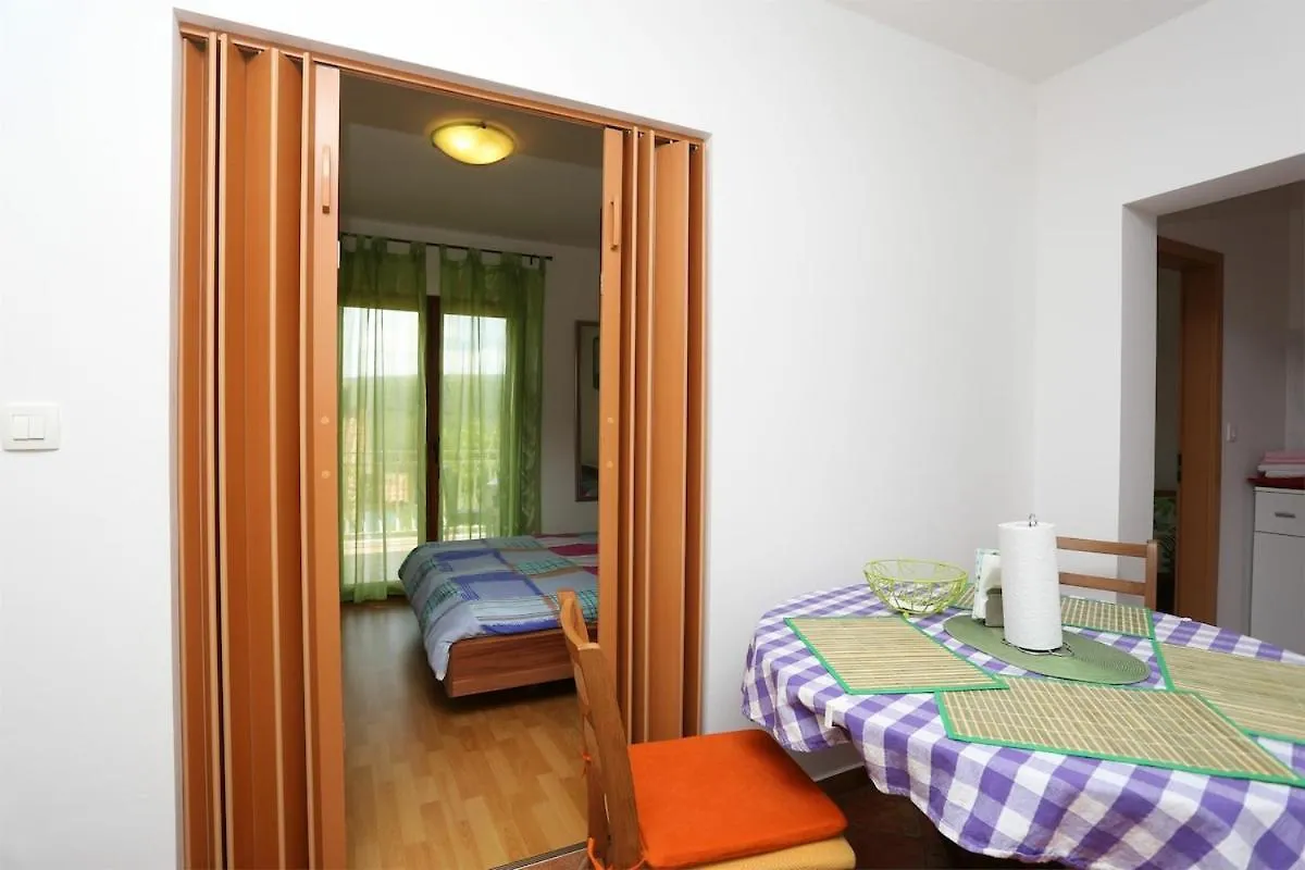 App For 5 Persons, Big Terrace, 2 Bdr, 299 Apartment Rabac
