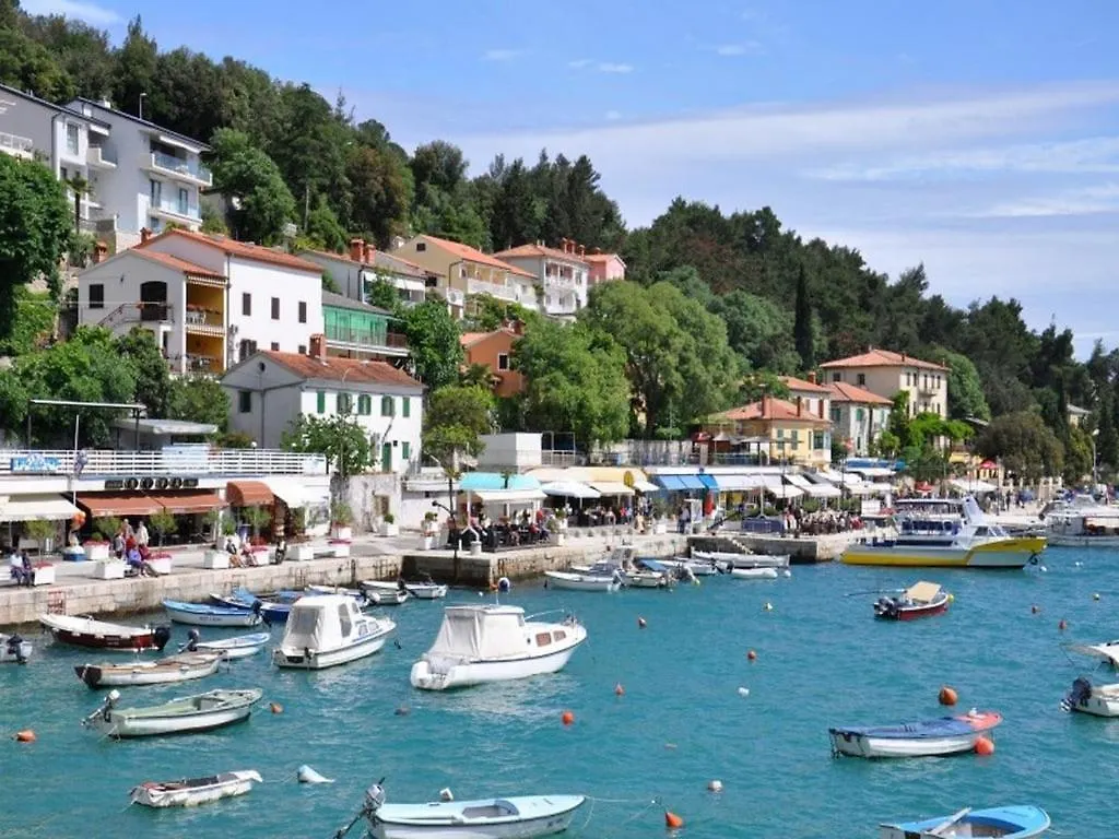 App For 5 Persons, Big Terrace, 2 Bdr, 299 Apartment Rabac